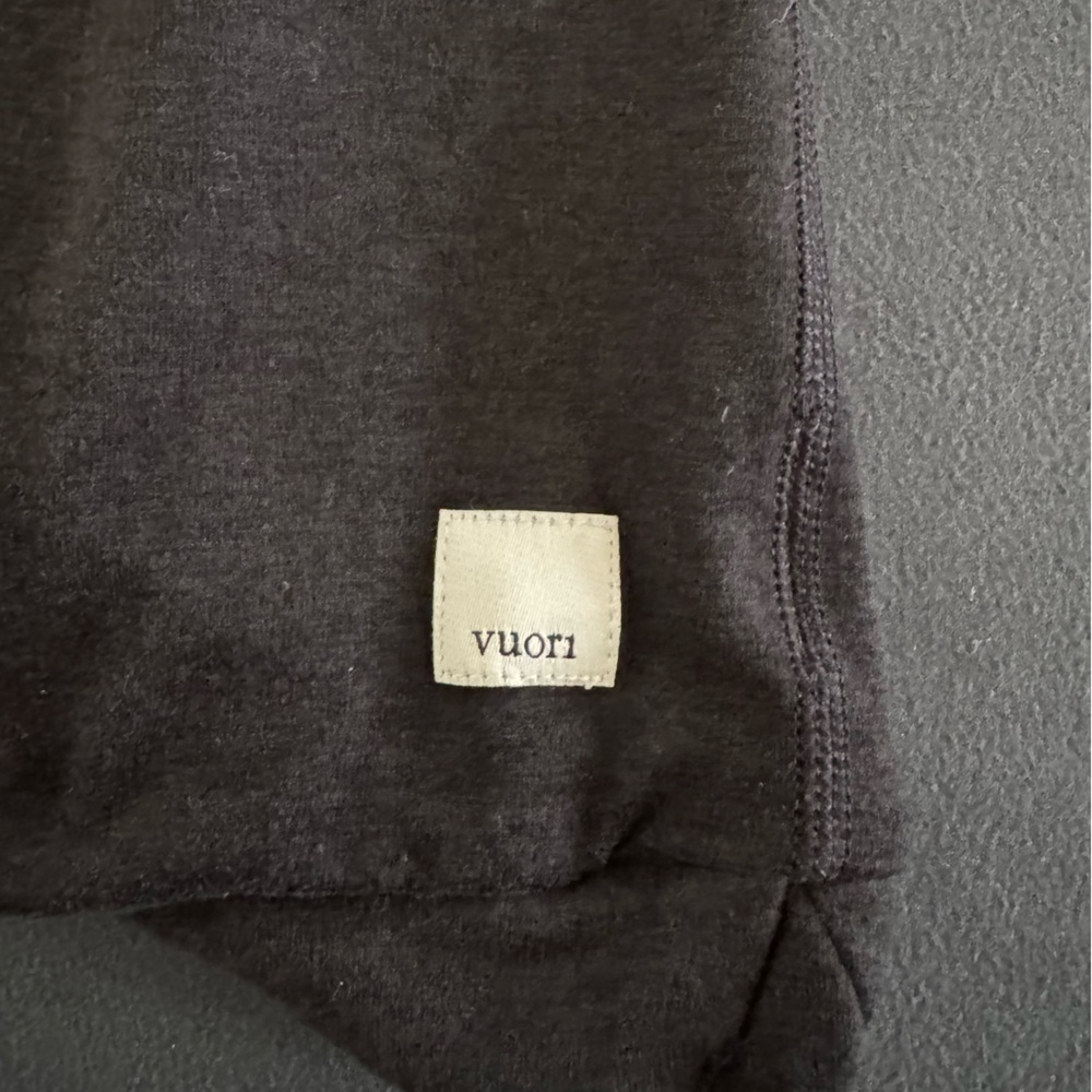 Vuori Women’s Black Hooded Long-Sleeve Shirt medium - Picture 3 of 3